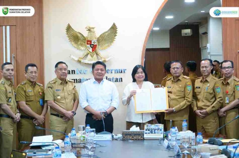 H. Herman Deru (HD) didampingi Wakil Gubernur Sumsel H. Cik Ujang (CU) menerima Walikota Prabumulih H. Arlan beserta jaharan