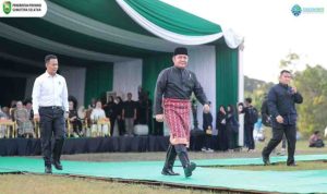 H. Herman Deru (HD) didampingi Ketua TP PKK Prov. Sumsel, Hj. Feby Herman Deru menghadiri pembukaan Seleksi Tilawatil Qur'an dan Hadist (STQH) ke XXVIII Tingkat Provinsi Sumatera Selatan Tahun 2025 di Stadion Sepuluh November (Selasa, 22/4/2025).