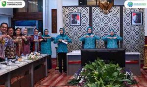 Febrita Lustia Herman Deru memimpin rapat koordinasi yang melibatkan TP PKK kabupaten/kota se-Sumsel, Tim Pembina Posyandu, Dewan Kerajinan Nasional Daerah (Dekranasda), dan Persatuan Wanita Olahraga Seluruh Indonesia (PERWOSI).