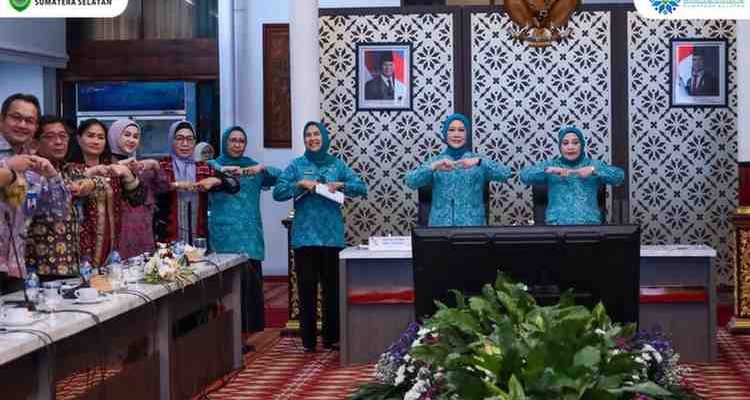 Febrita Lustia Herman Deru memimpin rapat koordinasi yang melibatkan TP PKK kabupaten/kota se-Sumsel, Tim Pembina Posyandu, Dewan Kerajinan Nasional Daerah (Dekranasda), dan Persatuan Wanita Olahraga Seluruh Indonesia (PERWOSI).