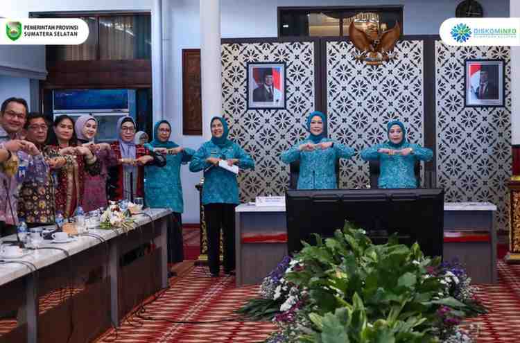 Febrita Lustia Herman Deru memimpin rapat koordinasi yang melibatkan TP PKK kabupaten/kota se-Sumsel, Tim Pembina Posyandu, Dewan Kerajinan Nasional Daerah (Dekranasda), dan Persatuan Wanita Olahraga Seluruh Indonesia (PERWOSI).