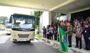 Bupati OKI, H. Muchendi Mahzareki, hadir langsung dalam pelepasan dan menyampaikan apresiasi kepada seluruh pihak yang terlibat.
