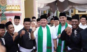 H. Herman Deru meresmikan Masjid Agung Al-Huda, yang berlokasi di Dusun 4 RT 2 Desa Tugu Agung, Kecamatan Lempuing, Kabupaten Ogan Komering Ilir (OKI) yang ditandai dengan penandatanganan prasasti, Minggu (27/4/2025).