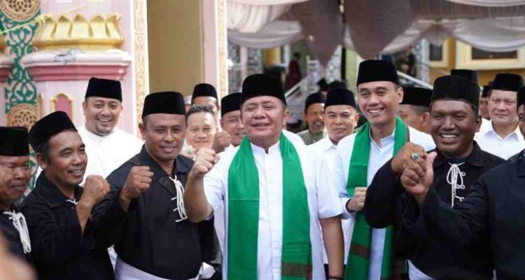 H. Herman Deru meresmikan Masjid Agung Al-Huda, yang berlokasi di Dusun 4 RT 2 Desa Tugu Agung, Kecamatan Lempuing, Kabupaten Ogan Komering Ilir (OKI) yang ditandai dengan penandatanganan prasasti, Minggu (27/4/2025).