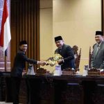 H Herman Deru menghadiri Rapat Paripurna XI DPRD Provinsi Sumsel dengan agenda Penyampaian Rekomendasi DPRD Provinsi Sumsel terhadap Laporan Keterangan Pertanggungjawaban (LKPJ) Gubernur Sumsel Tahun Anggaran 2024. Acara ini berlangsung di Ruang Rapat Paripurna DPRD Sumsel pada Senin (28/4/2025).