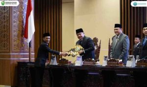 H Herman Deru menghadiri Rapat Paripurna XI DPRD Provinsi Sumsel dengan agenda Penyampaian Rekomendasi DPRD Provinsi Sumsel terhadap Laporan Keterangan Pertanggungjawaban (LKPJ) Gubernur Sumsel Tahun Anggaran 2024. Acara ini berlangsung di Ruang Rapat Paripurna DPRD Sumsel pada Senin (28/4/2025).