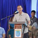 H. Muchendi Mahzareki meluncurkan Gerakan Bersama Rakyat (Gebrak) Gotong Royong serta Digitalisasi administrasi desa di Desa Kayu Labu, Kecamatan Pedamaran Timur, Selasa, (29/4).