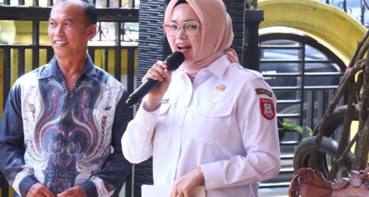 Wakil Bupati Kabupaten Banyuasin, Netta Indian, menyambut hangat kegiatan Sosialisasi 4 Pilar Majelis Permusyawaratan Rakyat (MPR) Republik Indonesia yang digelar oleh Anggota Dewan Perwakilan Daerah (DPD) Republik Indonesia asal Provinsi Sumatera Selatan (Sumsel), Hj. Eva Susanti, di Kelurahan Tanah Mas, Kecamatan Talang Kelapa, pada hari Kamis, tanggal 24 April 2025.