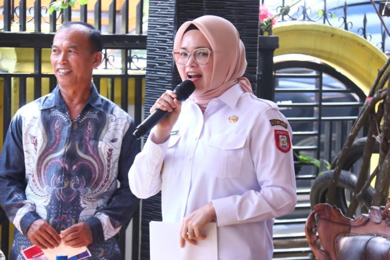Wakil Bupati Kabupaten Banyuasin, Netta Indian, menyambut hangat kegiatan Sosialisasi 4 Pilar Majelis Permusyawaratan Rakyat (MPR) Republik Indonesia yang digelar oleh Anggota Dewan Perwakilan Daerah (DPD) Republik Indonesia asal Provinsi Sumatera Selatan (Sumsel), Hj. Eva Susanti, di Kelurahan Tanah Mas, Kecamatan Talang Kelapa, pada hari Kamis, tanggal 24 April 2025.