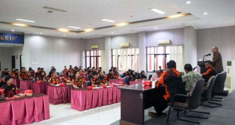 LaNyalla pada acara Sosialisasi Dapil (Sosdap) Empat Pilar, dengan tema Pemuda sebagai Penjaga Keutuhan NKRI, di Graha KADIN Jatim (Jawa Timur), pada hari Selasa, tanggal 22 April 2025. (MusiNews.id/Tim Media LaNyalla)