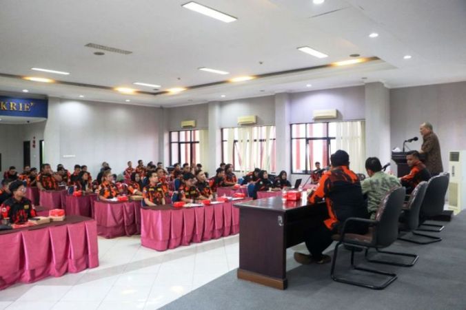 LaNyalla pada acara Sosialisasi Dapil (Sosdap) Empat Pilar, dengan tema Pemuda sebagai Penjaga Keutuhan NKRI, di Graha KADIN Jatim (Jawa Timur), pada hari Selasa, tanggal 22 April 2025. (MusiNews.id/Tim Media LaNyalla)