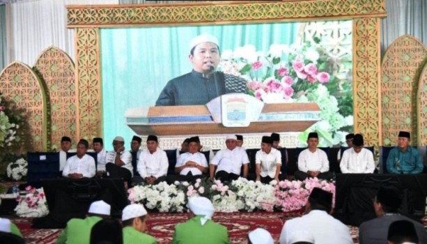 Ketua Dewan Perwakilan Rakyat Daerah (DPRD) Provinsi Sumatera Selatan (Sumsel), Andie Dinialdie, menghadiri acara silaturahmi dan safari Ramadhan tahun 2025 yang diselenggarakan oleh Walikota Palembang, pada hari Sabtu, tanggal 15 Maret 2025.