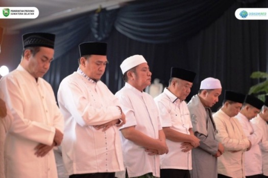 Ketua Dewan Perwakilan Rakyat Daerah (DPRD) Provinsi Sumatera Selatan (Sumsel), Andie Dinialdie, menghadiri acara penutupan pengajian Ramadhan tahun 1.446 Hijriah antar Forum Komunikasi Pimpinan Daerah (Forkopimda), yang diselenggarakan oleh Pemerintah Provinsi (Pemprov) Sumsel.