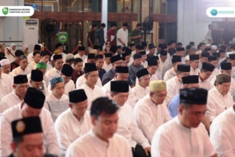 Ketua Dewan Perwakilan Rakyat Daerah (DPRD) Provinsi Sumatera Selatan (Sumsel), Andie Dinialdie, menghadiri acara penutupan pengajian Ramadhan tahun 1.446 Hijriah antar Forum Komunikasi Pimpinan Daerah (Forkopimda), yang diselenggarakan oleh Pemerintah Provinsi (Pemprov) Sumsel.