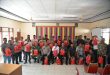 Anggota Dewan Perwakilan Daerah (DPD) Republik Indonesia, Azhari Cage, menyalurkan bantuan kepada masyarakat yang terdampak banjir di area persawahan Kecamatan Muara Batu, Kabupaten Aceh Utara. (foto : Tim Media Azhari Cage)