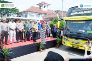 Wakil Gubernur Provinsi Sumatera Selatan, Cik Ujang, melepas peserta mudik yang memiliki tema Mudik Tenang Menyenangkan di Terminal Alang-alang lebar Tipe A Kota Palembang. pada hari Kamis, tanggal 17 Maret 2025.
