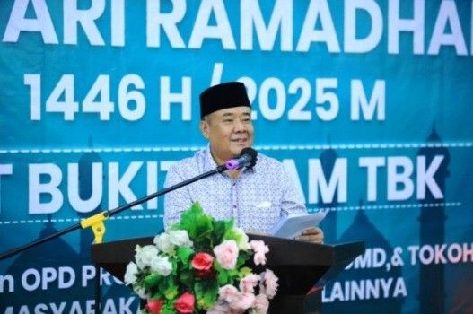 Wakil Gubernur (Wagub) Provinsi Sumatera Selatan (Sumsel), Cik Ujang, menghadiri Safari Ramadhan tahun 1.446 Hijriah bersama Forum Komunikasi Pimpinan Daerah (Forkopimda), Organisasi Perangkat Daerah (OPD) di lingkungan Pemerintah Provinsi (Pemprov) Sumsel, Badan Usaha Milik Negara (BUMN), Badan Usaha Milik Daerah (BUMD), Tokoh Agama, Tokoh Masyarakat, dan Unsur lainnya.