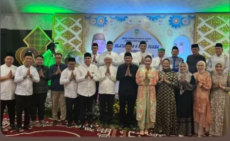 Ketua Dewan Perwakilan Rakyat Daerah (DPRD) Provinsi Sumatera Selatan (Sumsel), Andie Dinialdie, bersama Ketua IKATRI DPRD Sumsel, Noeke Angraini, menggelar silaturahmi dan buka puasa bersama di rumah dinasnya, di Jalan Demang Lebar Daun kota Palembang, pada hari Sabtu, tanggal 8 Maret 2025.