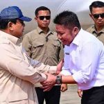 H. Herman Deru menyambut kedatangan Presiden Republik Indonesia Prabowo Subianto di Bandar Udara Internasional Sultan Mahmud Badaruddin II, pada Rabu (23/4/2025) Pagi.