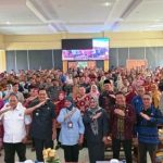 Bupati Kabupaten Muara Enim, H. Edison, bersama peserta Sosialisasi Percepatan Pembentukan Koperasi Desa Merah Putih, pada hari Kamis, tanggal 24 April 2025, di Kantor Dinas Pemberdayaan Masyarakat dan Desa (PMD) Kabupaten Muara Enim.