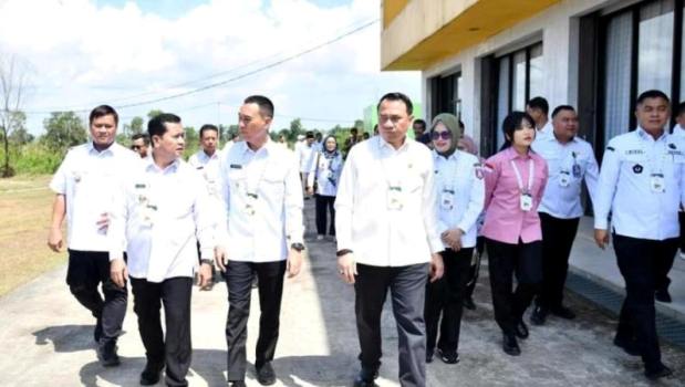 Ketua Dewan Perwakilan Rakyat Daerah (DPRD) Provinsi Sumatera Selatan (Sumsel), Andie Denaldie, menghadiri acara launching program Gerakan Indonesia Menanam (GERINA) di Kabupaten Ogan Ilir, pada hari Sabtu, tanggal 24 April 2025.
