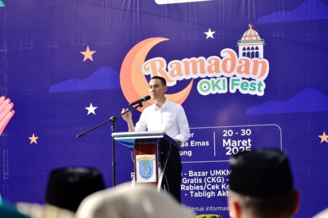 Bupati Kabupaten Ogan Komering Ilir, H. Muchendi Mahzareki, menghadiri acara Ramadhan OKI Fest tahun 2025 yang digelar di Taman Kuliner Kayuagung, pada hari Jum'at, tanggal 21 Maret 2025.