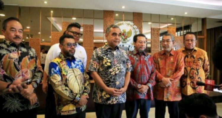 Wakil Ketua Dewan Perwakilan Daerah (DPD) Republik Indonesia, Yorrys Raweyai, sekaligus Ketua Forum MPR FOR PAPUA, bertemu dengan Ketua Majelis Permusyawaratan Rakyat (MPR) Republik Indonesia, Ahmad Muzani
