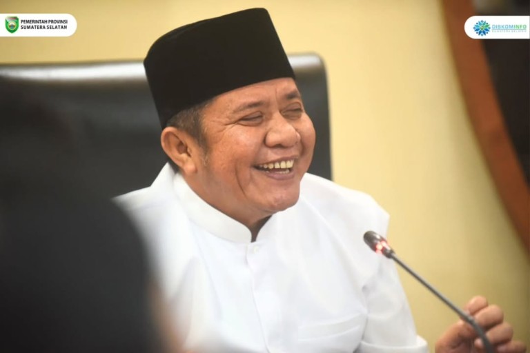 Gubernur Provinsi Sumatera Selatan (Sumsel), Herman Deru, dan Wakil Gubernur Sumsel, Cik Ujang, menerima audiensi dari Wali Kota Pagar Alam, Ludi Oliansyah, di Kantor Gubernur Sumsel, Palembang, pada hari Rabu, tanggal 26 Maret 2025.