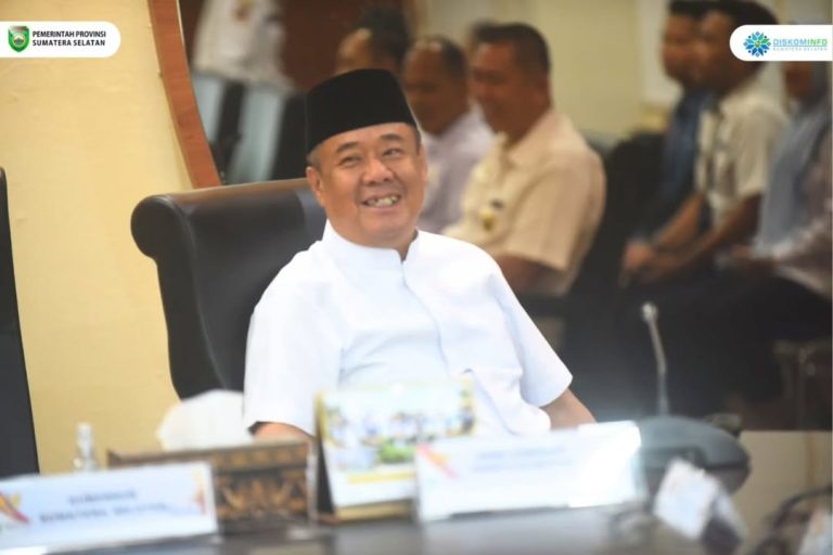 Gubernur Provinsi Sumatera Selatan (Sumsel), Herman Deru, dan Wakil Gubernur Sumsel, Cik Ujang, menerima audiensi dari Wali Kota Pagar Alam, Ludi Oliansyah, di Kantor Gubernur Sumsel, Palembang, pada hari Rabu, tanggal 26 Maret 2025.
