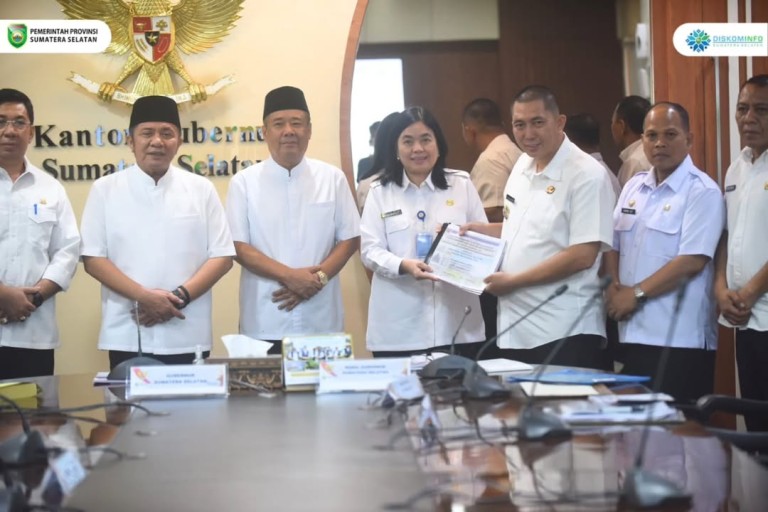 Gubernur Provinsi Sumatera Selatan (Sumsel), Herman Deru, dan Wakil Gubernur Sumsel, Cik Ujang, menerima audiensi dari Wali Kota Pagar Alam, Ludi Oliansyah, di Kantor Gubernur Sumsel, Palembang, pada hari Rabu, tanggal 26 Maret 2025.