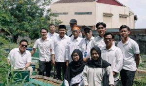 Pengurus Daerah (PD) Persatuan Seniman Komedi Indonesia (PaSKI) Provinsi Sumatera Selatan (Sumsel) menggelar kegiatan ziarah ke makam almarhum Den Yahya atau yang lebih dikenal dengan nama Wak Yah, salah satu tokoh komedian legendaris asal Sumsel. (MusiNews.id/Sadiidaa)