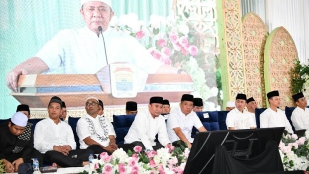Ketua Dewan Perwakilan Rakyat Daerah (DPRD) Provinsi Sumatera Selatan (Sumsel), Andie Dinialdie, menghadiri acara silaturahmi dan safari Ramadhan tahun 2025 yang diselenggarakan oleh Walikota Palembang, pada hari Sabtu, tanggal 15 Maret 2025.