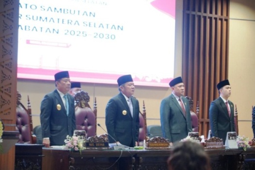 Ketua Dewan Perwakilan Rakyat Daerah (DPRD) Provinsi Sumatera Selatan (Sumsel), Andie Dinialdie, memimpin langsung rapat Paripurna IX (9) dengan agenda Pidato Sambutan Gubernur Sumsel Masa Jabatan 2025-2030. Rapat tersebut digelar pada hari Senin, tanggal 3 Maret 2025 di Ruang Rapat Paripurna DPRD Sumsel, yang beralamat di Jalan POM IX, Kota Palembang.