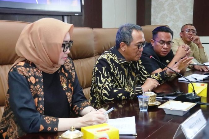 Anggota Komisi XI Dewan Perwakilan Rakyat (DPR) Republik Indonesia dari Fraksi Partai Demokrat, Wahyu Sanjaya, melakukan Kunjungan Kerja (Kunker) ke Kantor Dewan Perwakilan Rakyat Daerah (DPRD) Kota Prabumulih, pada hari Rabu, tangal 9 April 2025. (MusiNews.id/Sadiidaa)