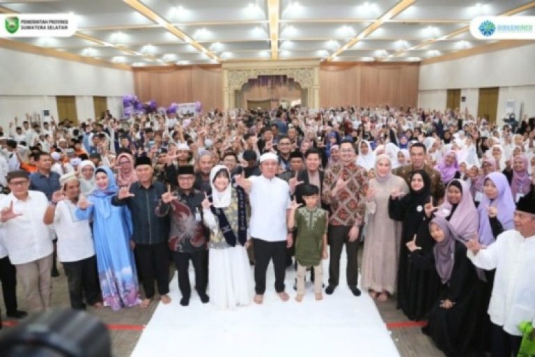 Gubernur Provinsi Sumatera Selatan (Sumsel), Herman Deru, menghadiri Yatim Fest tahun 2025 yang diselenggarakan oleh Yayasan Abuyatama di Rambang Semesta Ballroom, pada hari Minggu, tanggal 23 Maret 2025.