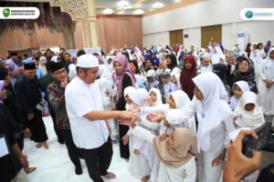 Gubernur Provinsi Sumatera Selatan (Sumsel), Herman Deru, menghadiri Yatim Fest tahun 2025 yang diselenggarakan oleh Yayasan Abuyatama di Rambang Semesta Ballroom, pada hari Minggu, tanggal 23 Maret 2025.