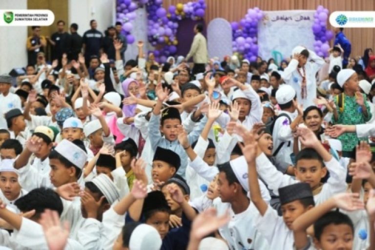 Gubernur Provinsi Sumatera Selatan (Sumsel), Herman Deru, menghadiri Yatim Fest tahun 2025 yang diselenggarakan oleh Yayasan Abuyatama di Rambang Semesta Ballroom, pada hari Minggu, tanggal 23 Maret 2025.