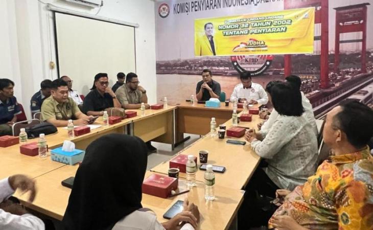 Anggota Komisi I Dewan Perwakilan Rakyat (DPR) Republik Indonesia dari Fraksi Partai Golongan Karya (Golkar), Yudha Novanza Utama, menegaskan mengenai pentingnya revisi Undang-Undang (UU) Nomor 32 Tahun 2002 tentang Penyiaran. (MusiNews.id/Maryam)