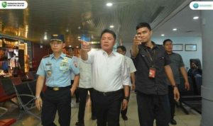 Gubernur Sumatera Selatan H. Herman Deru bergerak cepat meninjau kesiapan bandara pada Rabu (30/4/2025).