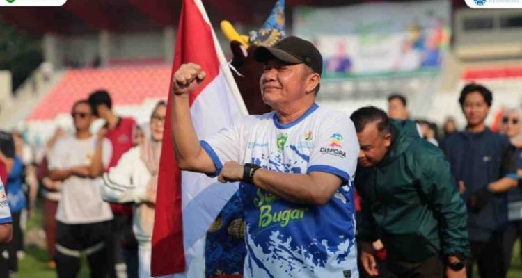Gubernur Sumsel di dampingi oleh Ketua Umum Kormi Sumsel Hj. Samantha Tivani HD laksanakan Sumsel Bugar bersama BAPOR KORPRI Sumsel. Dilaksanakan di Stadion Bumi Sriwijaya. Jumat, 2/05/2025.
