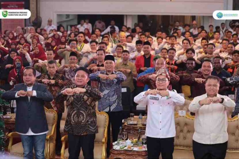 H. Herman Deru (HD) menghadiri dan membuka Rapat Koordinasi Nasional I Kesatuan Aksi Mahasiswa Muslim Indonesia (KAMMI) Tahun 2025 di Griya Agung (Jum'at, 2/5/2025).