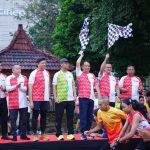 H. Cik Ujang, pagi ini secara resmi melepas ratusan peserta lomba lari Musi 5K yang diselenggarakan oleh komunitas Musi Runners Palembang. Acara pelepasan berlangsung meriah di halaman Kantor DPRD Provinsi Sumsel, Minggu, (4/5/2025).