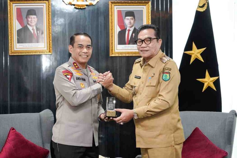H.M. Toha, melakukan kunjungan kerja dan audiensi dengan Kapolda Sumatera Selatan (Sumsel), Irjen Pol. Andi Rian R. Djajadi, S.I.K., M.H., di Mapolda Sumsel, Senin (5/5/2025).