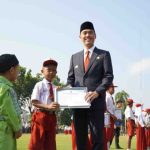 Pemerintah Kabupaten Ogan Komering Ilir menggelar upacara peringatan Hari Pendidikan Nasional (Hardiknas) dan Hari Otonomi Daerah ke-29 secara bersamaan di Halaman Kantor Bupati OKI, (6/5/2025).