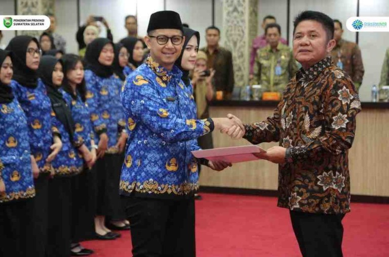 H. Herman Deru Secara resmi melantik 101 Calon Pegawai Negeri Sipil (CPNS) di lingkungan Pemerintah Provinsi Sumsel formasi tahun anggaran 2024, bertempat di Graha Bina Praja. Jumat, 9/05/2025.