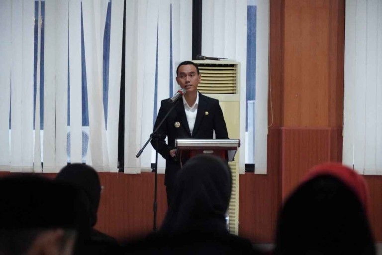 H. Muchendi resmi melantik dan mengambil sumpah/janji bagi Pejabat Administrator dan Pejabat Fungsional di Lingkungan Pemkab OKI, Jumat (9/5/2025).