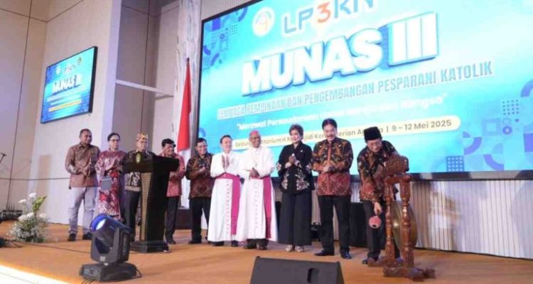 Menteri Agama RI Nasaruddin Umar secara resmi membuka Musyawarah Nasional (Munas) III Lembaga Pembinaan dan Pengembangan Pesparani Katolik Nasional (LP3KN) yang digelar di Auditorium H.M. Rasjidi, Kementerian Agama, Jakarta, Sabtu (10/5/2025).