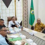 Drs. H. Edward Candra, MH menghadiri secara virtual paparan Badan Gizi Nasional (BGN) terkait rencana MoU dukungan pemerintah daerah dalam penyediaan tanah untuk pembangunan Satuan Pelayanan Pemenuhan Gizi (SPPG) di Sumsel Command Center (Sabtu, 10/5/2025).
