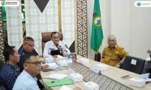Drs. H. Edward Candra, MH menghadiri secara virtual paparan Badan Gizi Nasional (BGN) terkait rencana MoU dukungan pemerintah daerah dalam penyediaan tanah untuk pembangunan Satuan Pelayanan Pemenuhan Gizi (SPPG) di Sumsel Command Center (Sabtu, 10/5/2025).