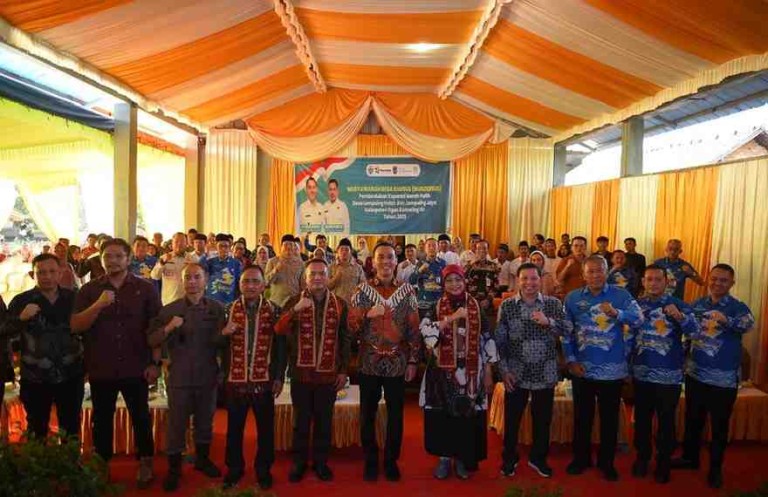 H. Muchendi Mahzareki secara virtual di Desa Lempuing Indah, Kecamatan Lempuing Jaya, Kamis, (15/5/25).